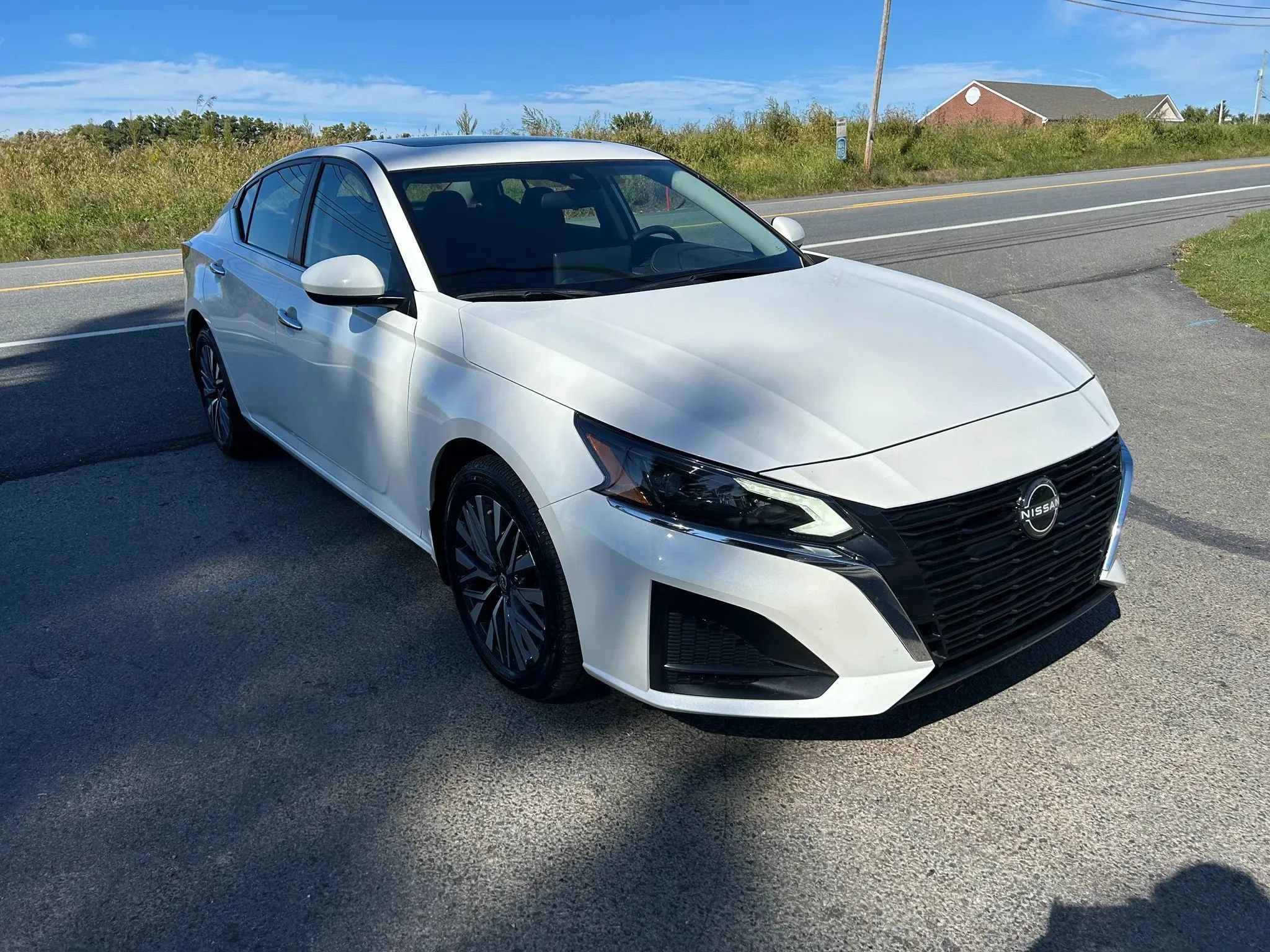 Used 2023 Nissan Altima 2.5 SV w/ SV Premium Package AWD/4WD image 3