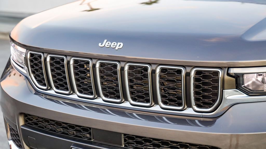 New 2025 Jeep Grand Cherokee L Laredo w/ Luxury Tech Group I image 6