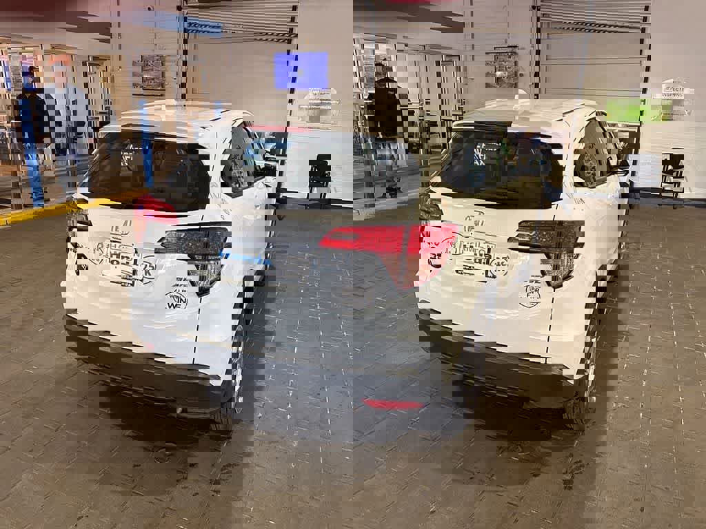 Used 2017 Honda HR-V LX image 7