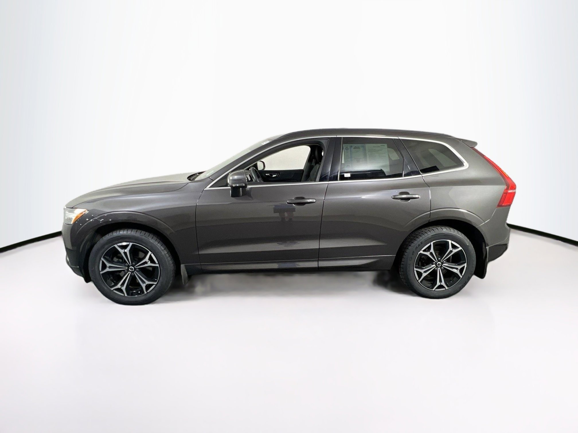 Used 2022 Volvo XC60 B5 Momentum image 8