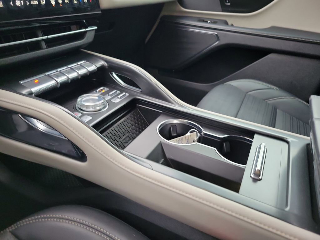 Certified 2024 Lincoln Nautilus Reserve image 29