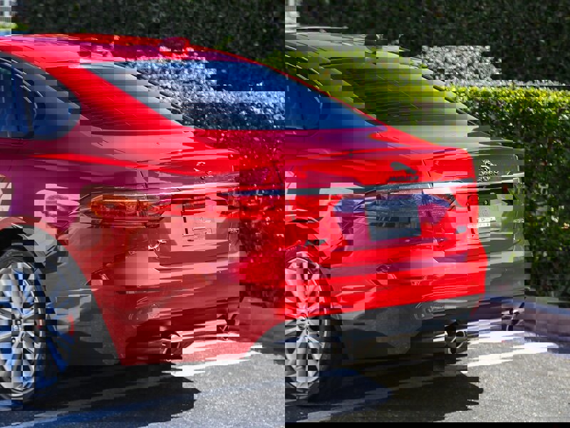 Used 2017 Jaguar XF R-Sport image 9