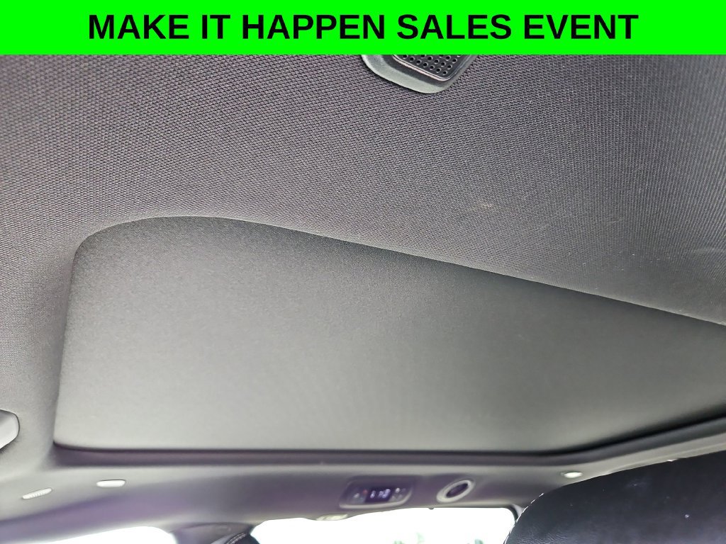 Used 2025 Chrysler Pacifica Limited FWD image 35