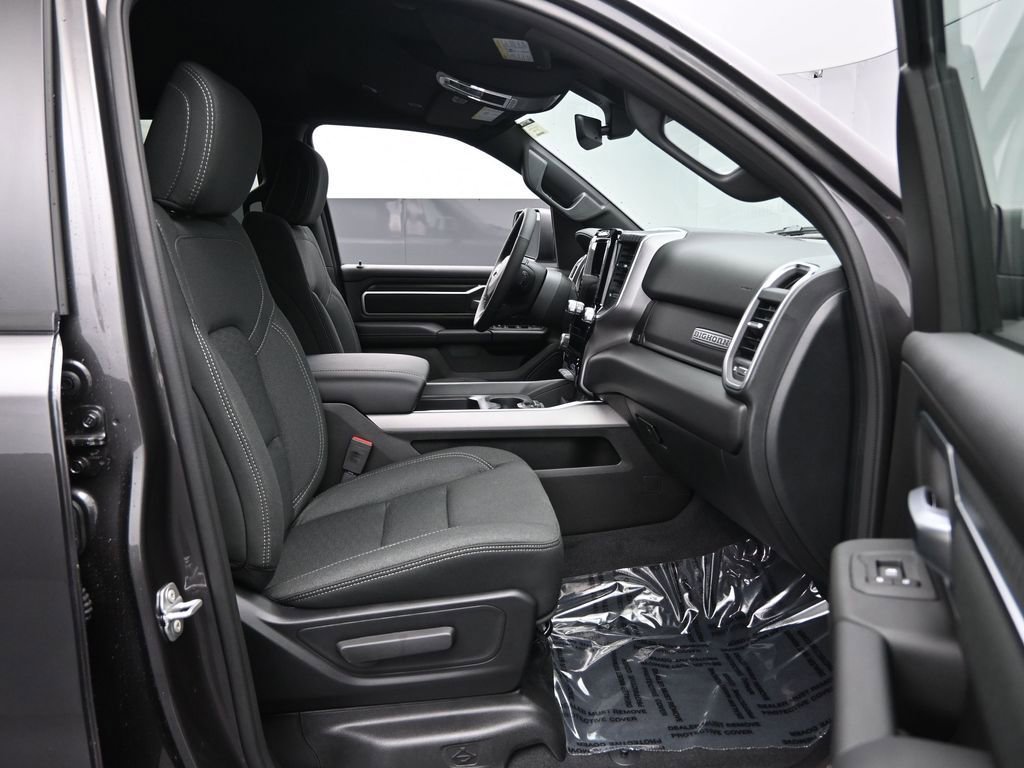 New 2026 RAM 1500 4x4 Crew Cab image 31