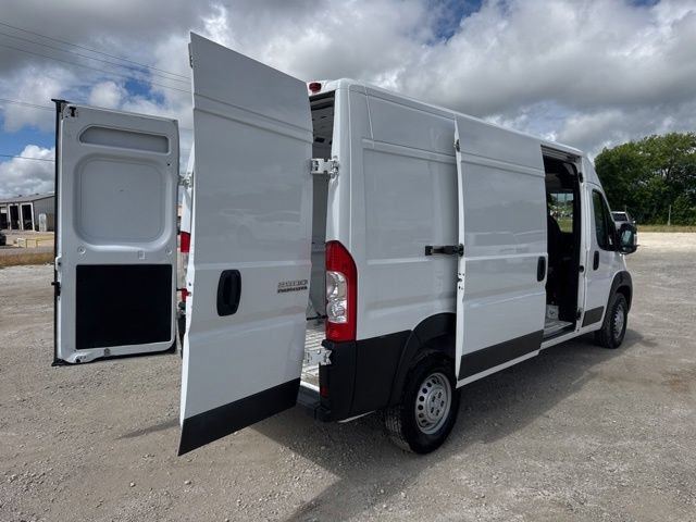 Used 2025 RAM ProMaster 2500 w/ Convenience Group FWD image 3