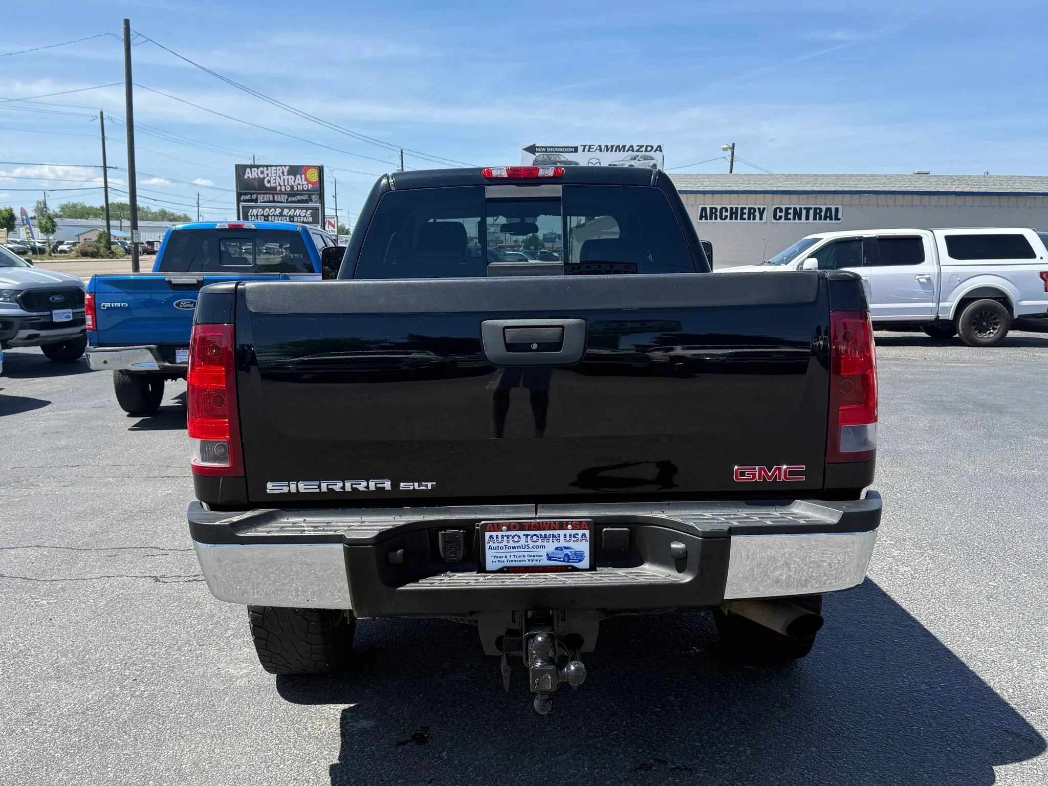 Used 2011 GMC Sierra 2500 SLT w/ Suspension Package, Off-Road AWD/4WD image 4