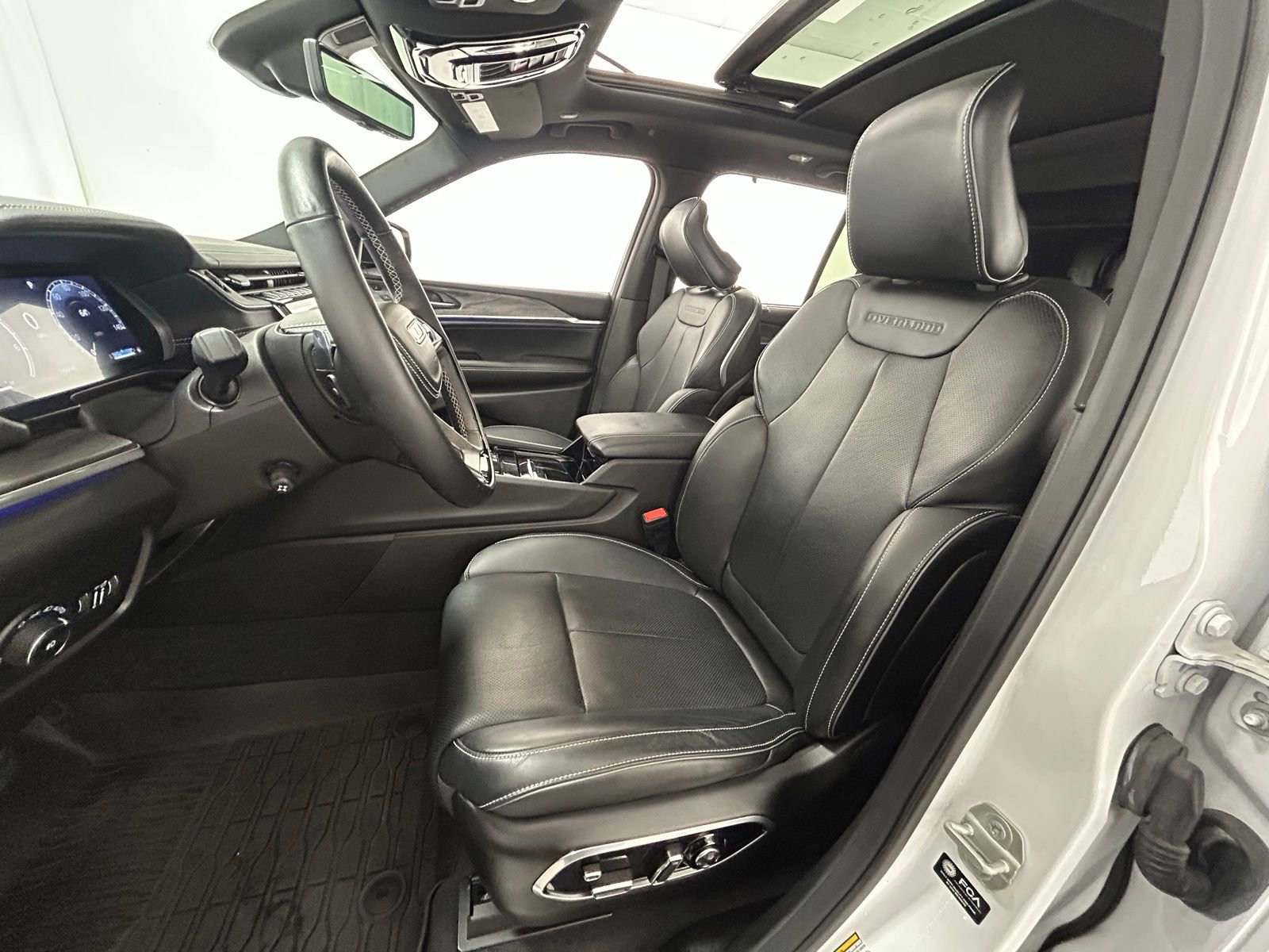 Used 2024 Jeep Grand Cherokee Overland w/ Adv Protech Group III image 30