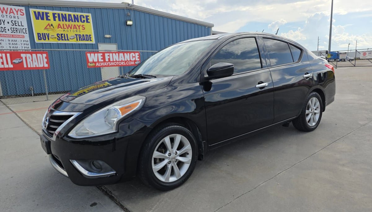 Used 2015 Nissan Versa w/ SL Tech Package FWD image 30