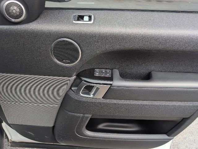 Used 2020 Land Rover Range Rover Sport HSE image 15