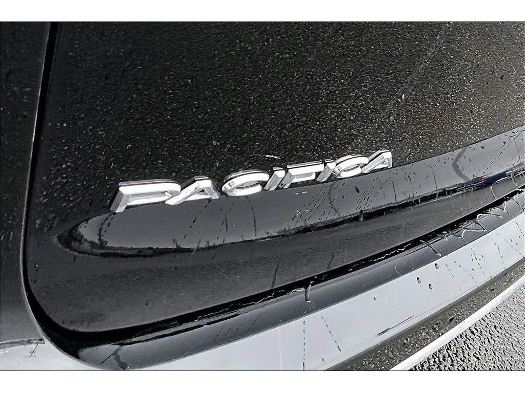 Certified 2024 Chrysler Pacifica Select image 9