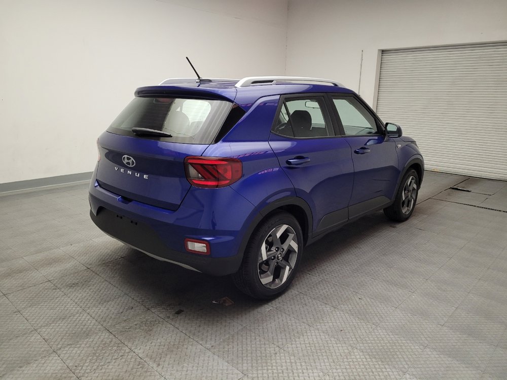 Used 2025 Hyundai Venue SEL image 9