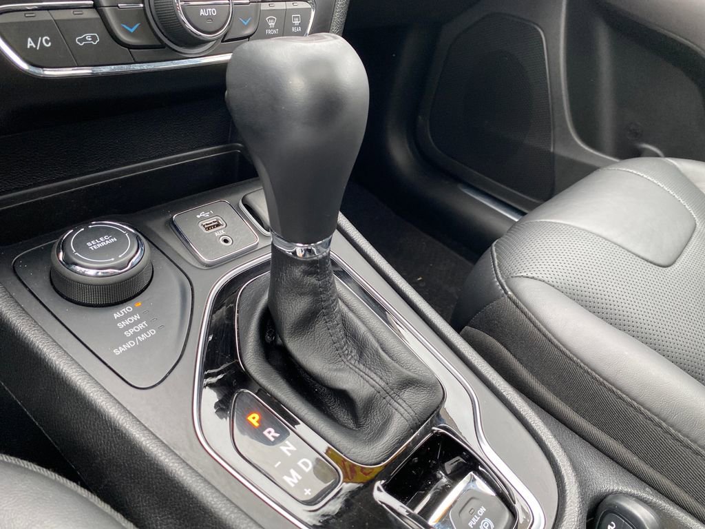 Used 2020 Jeep Cherokee Limited image 12