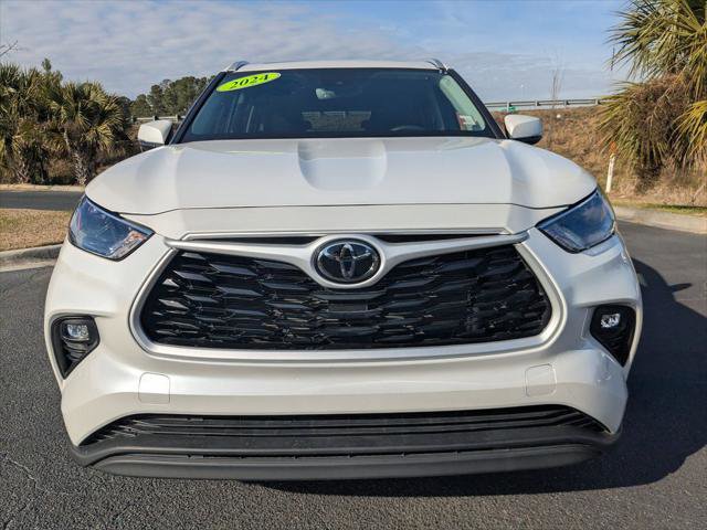 Certified 2024 Toyota Highlander XLE image 8