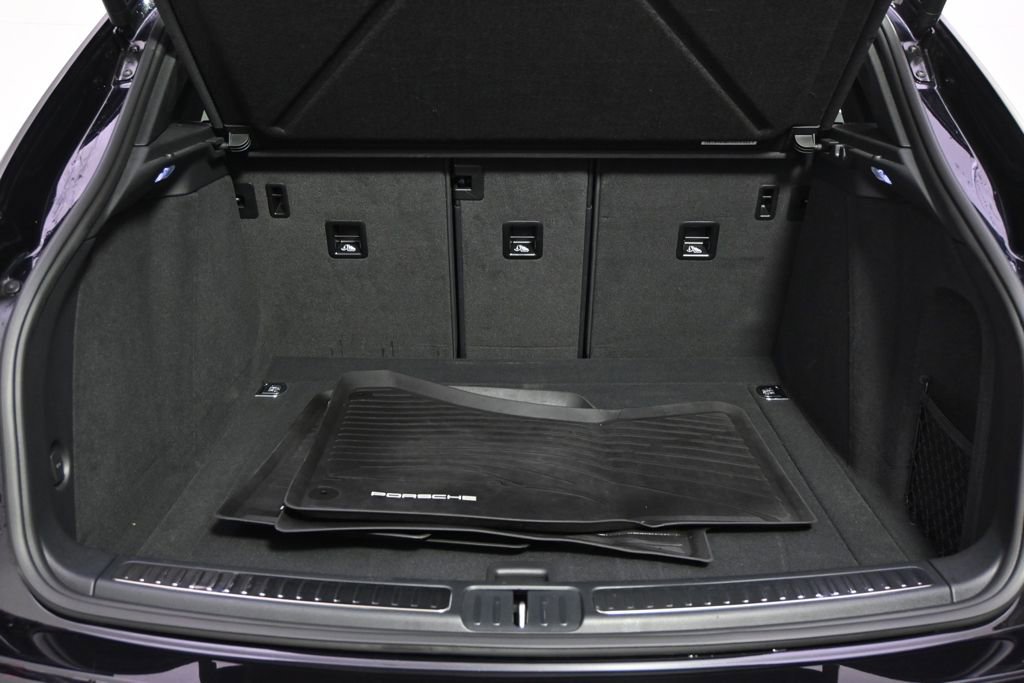 Used 2023 Porsche Macan S image 19