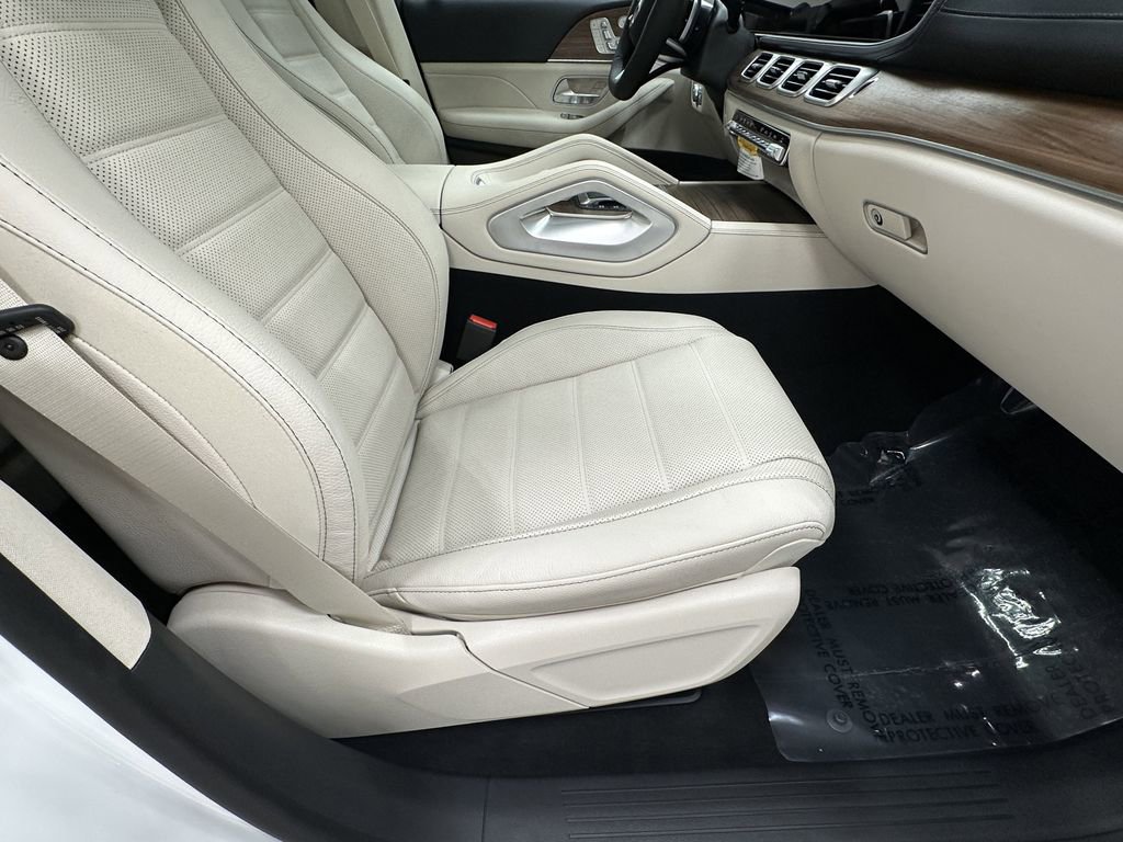 New 2026 Mercedes-Benz GLS 450 4MATIC image 16