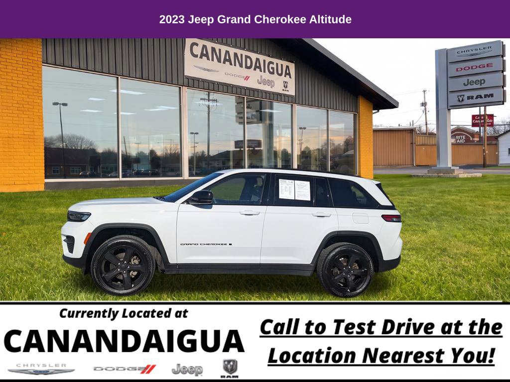 Used 2023 Jeep Grand Cherokee Altitude AWD/4WD image 2