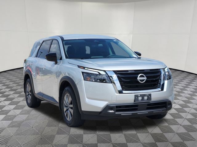 Used 2025 Nissan Pathfinder S FWD image 2