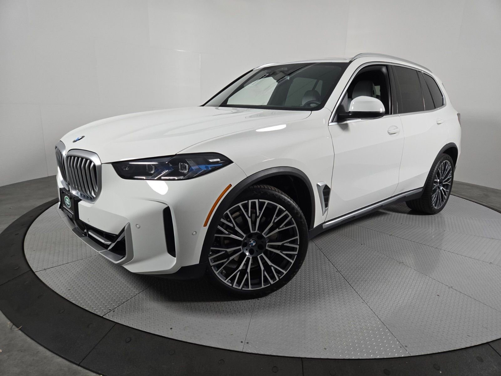 Used 2025 BMW X5 xDrive40i AWD/4WD image 1