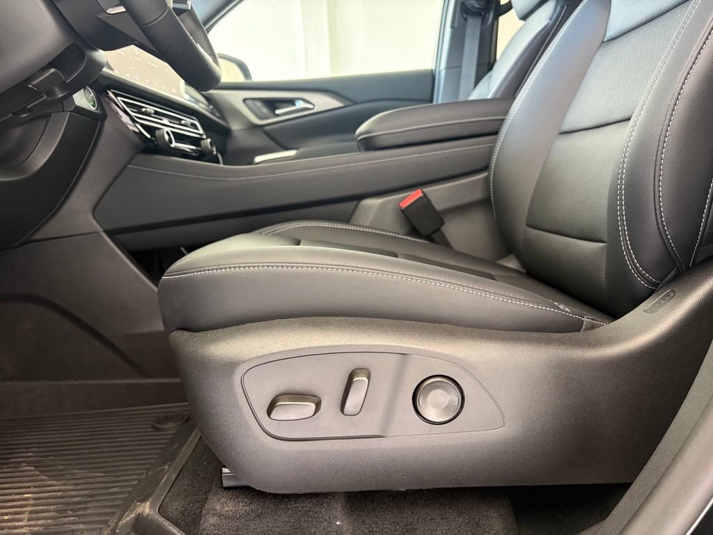 New 2026 Chevrolet Traverse LT w/ Midnight/Sport Edition FWD image 27