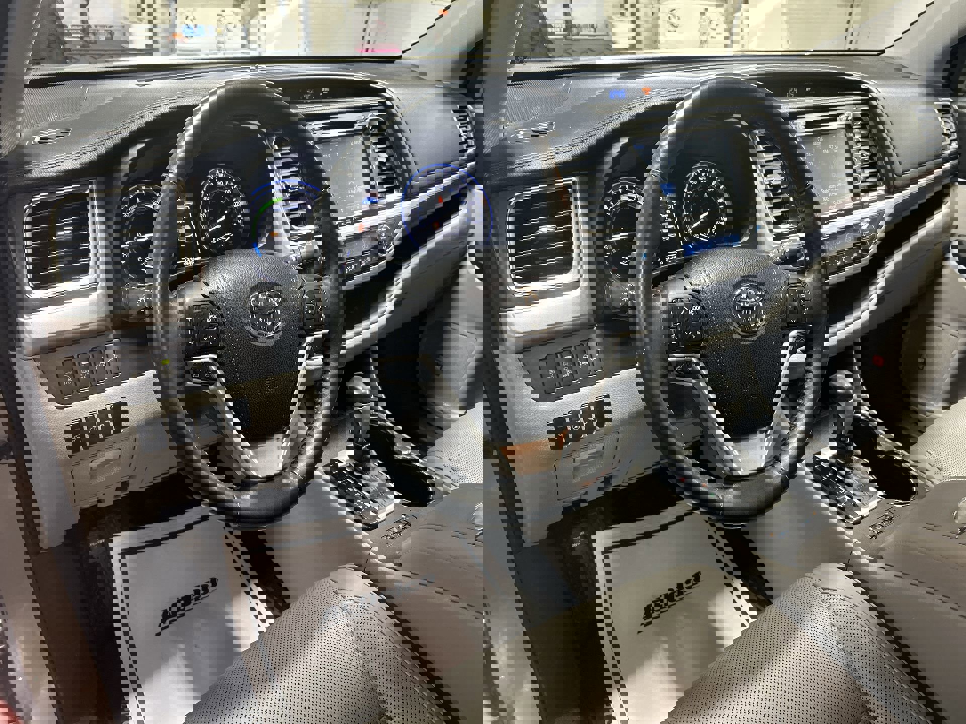 Used 2016 Toyota Highlander Limited image 11