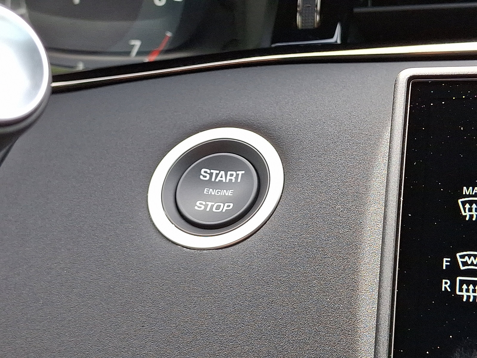 Used 2025 Land Rover Range Rover Evoque S image 24