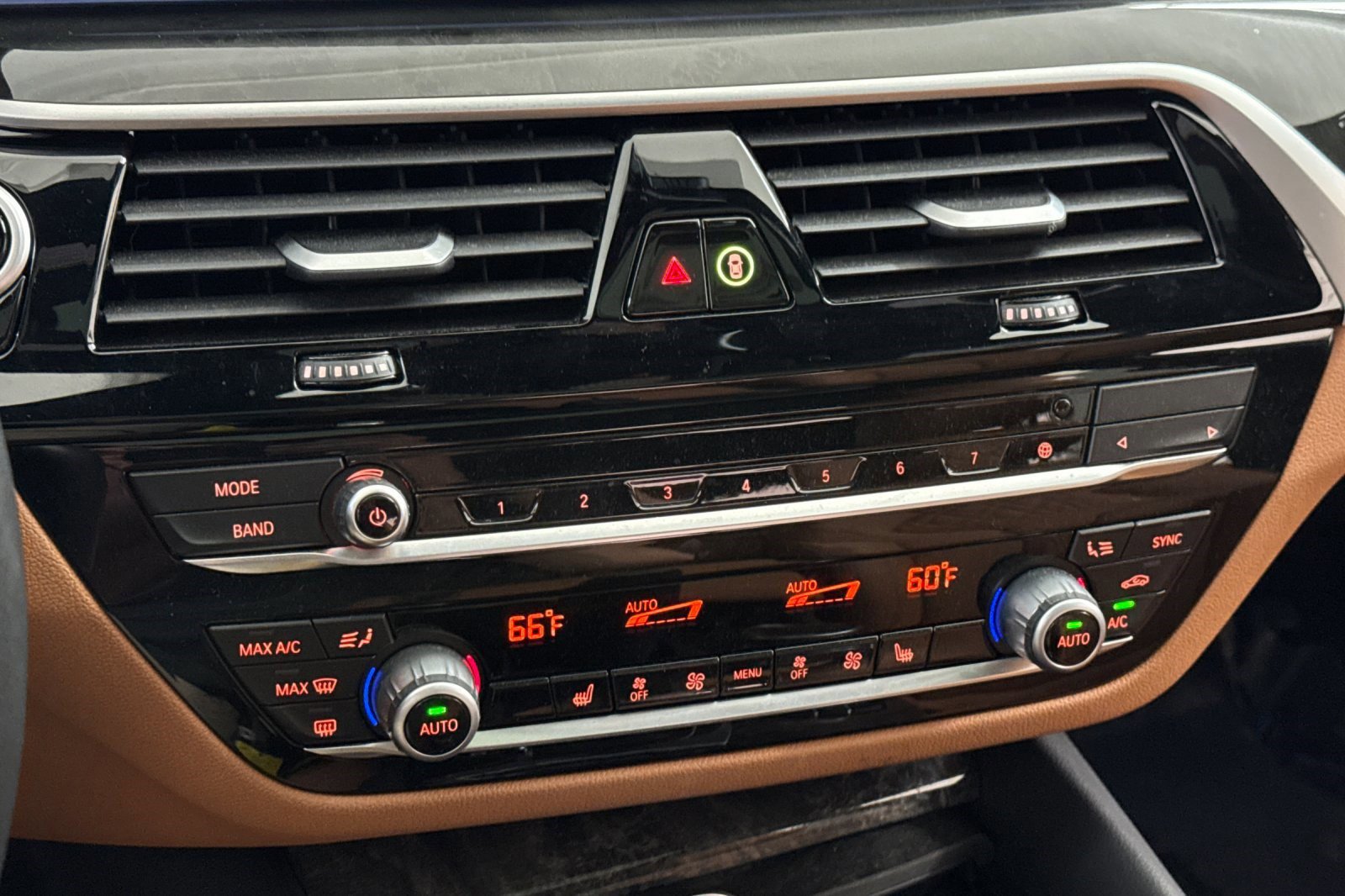 Used 2023 BMW 530e w/ Premium Package image 27