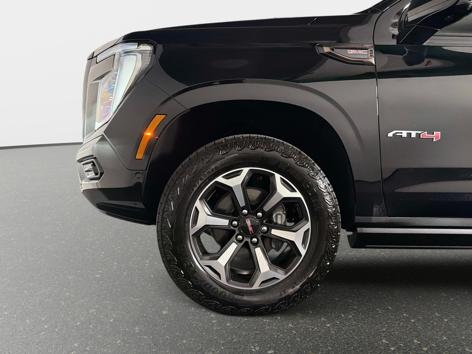 Used 2026 GMC Yukon AT4 Ultimate w/ LPO, Floor Liner Package AWD/4WD image 19