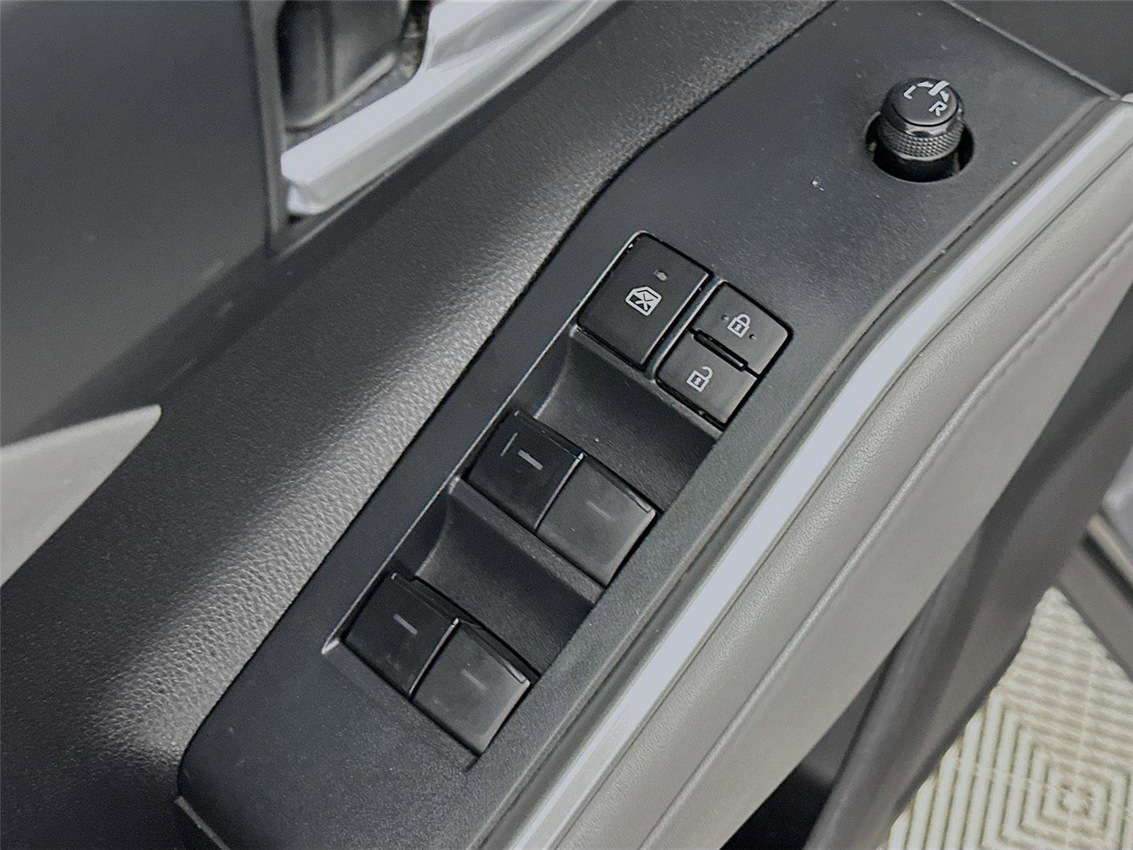 Used 2022 Toyota Highlander XLE AWD/4WD image 22