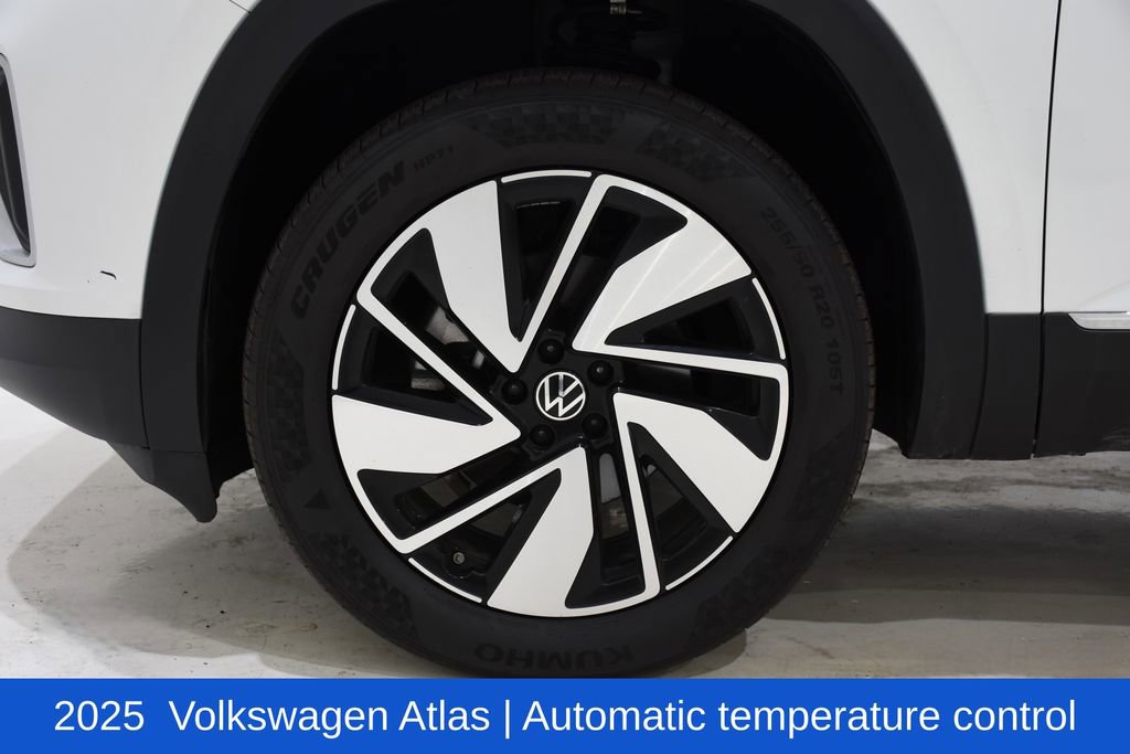 Used 2025 Volkswagen Atlas SEL image 6