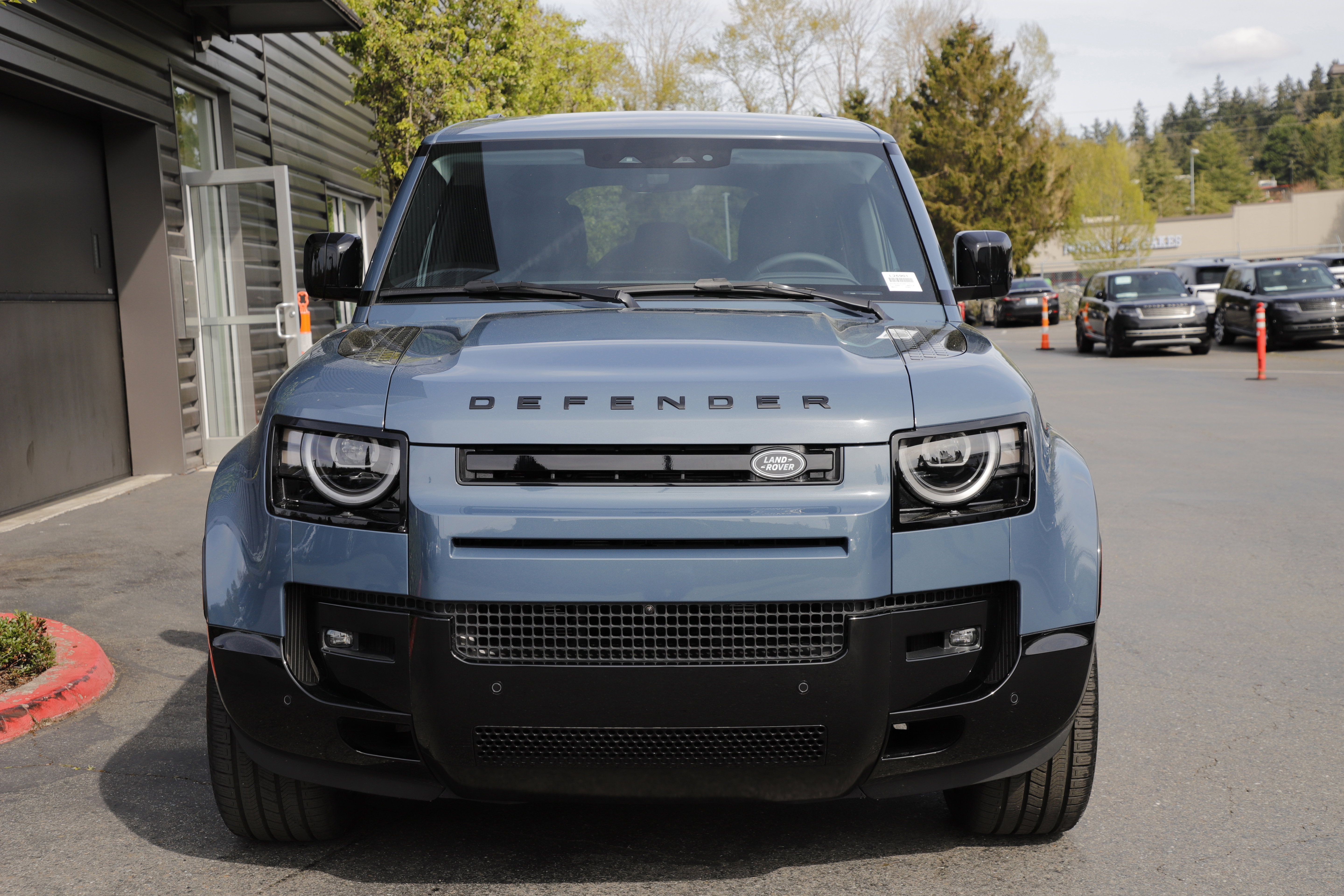 New 2026 Land Rover Defender 110 X-Dynamic SE image 4
