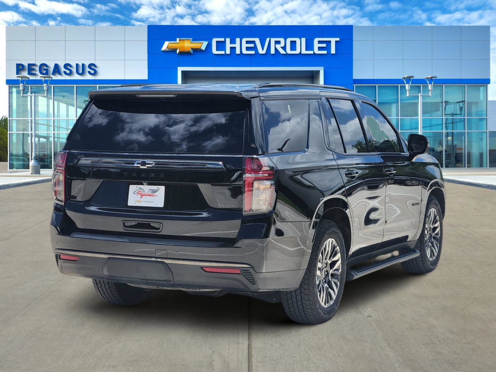 Certified 2021 Chevrolet Tahoe Z71 w/ Luxury Package AWD/4WD image 4