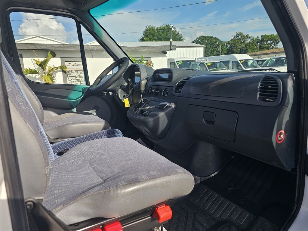 Used 2005 Dodge Sprinter 3500 w/ Cargo Group I RWD image 13