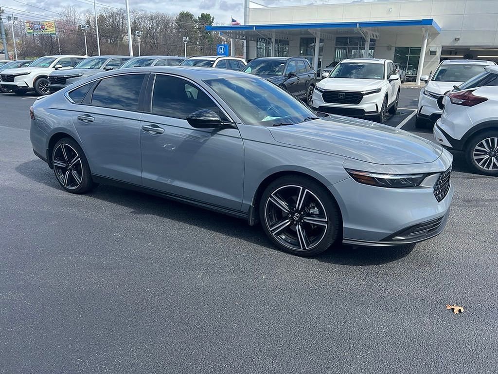 Used 2023 Honda Accord Sport image 2