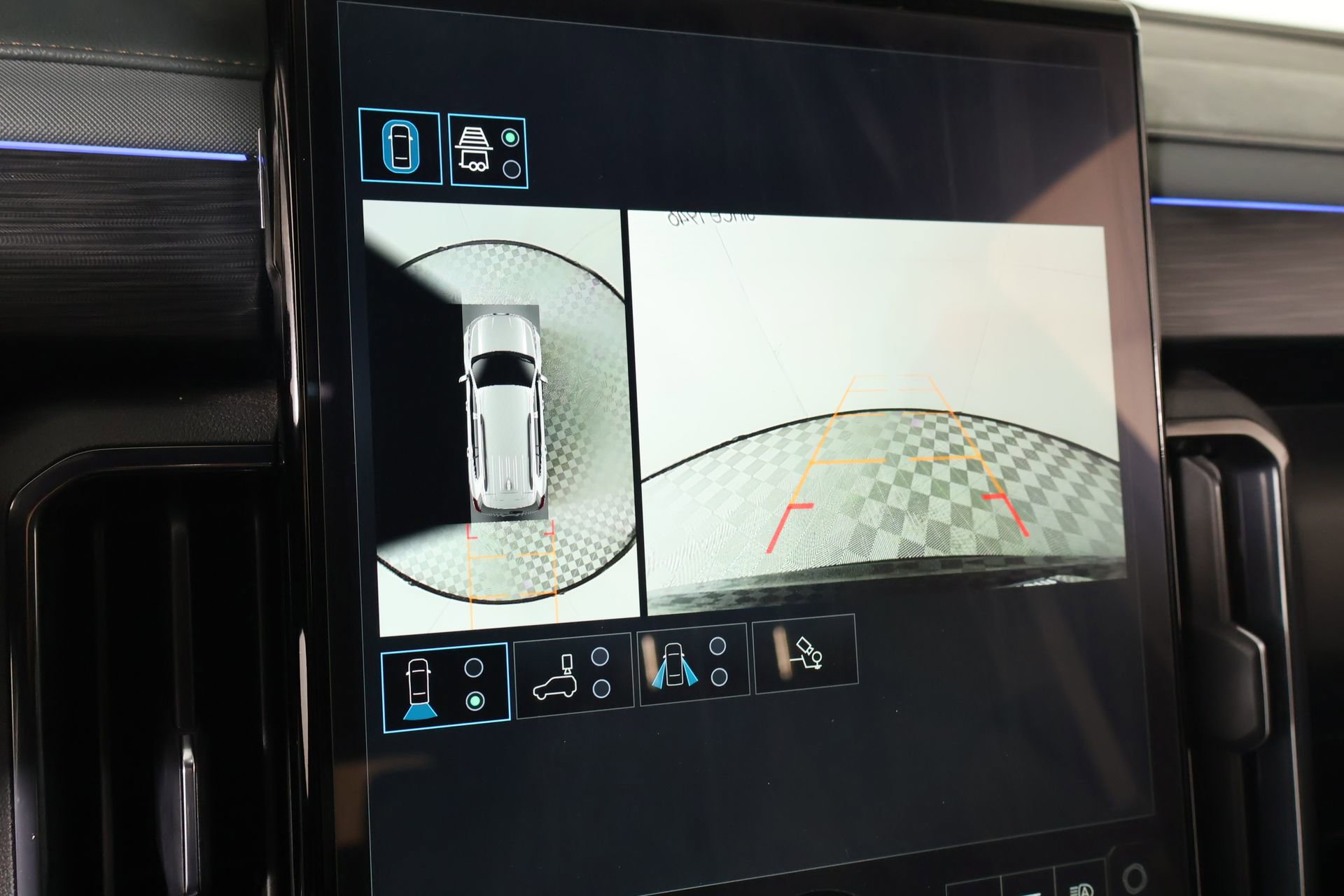 Used 2025 GMC Acadia AT4 AWD/4WD image 6