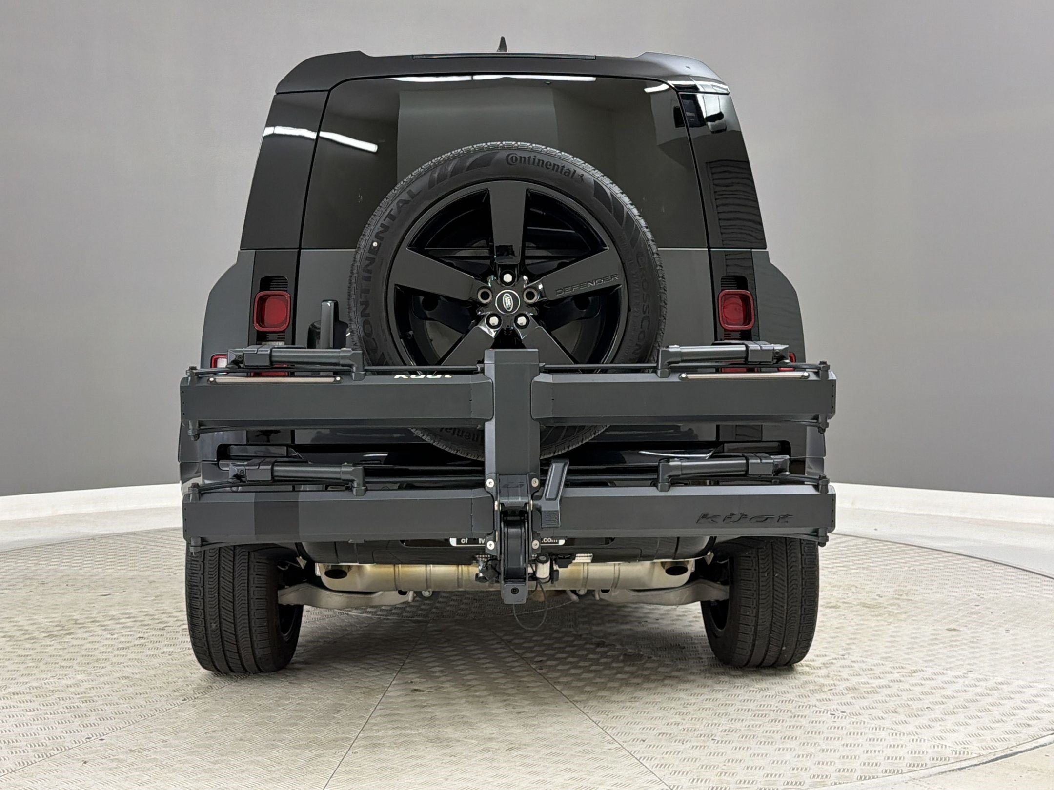 Used 2023 Land Rover Defender 90 X-Dynamic SE AWD/4WD image 10