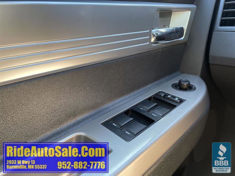 Used 2009 Chrysler Sebring Touring w/ Electronics Convenience Group FWD image 32