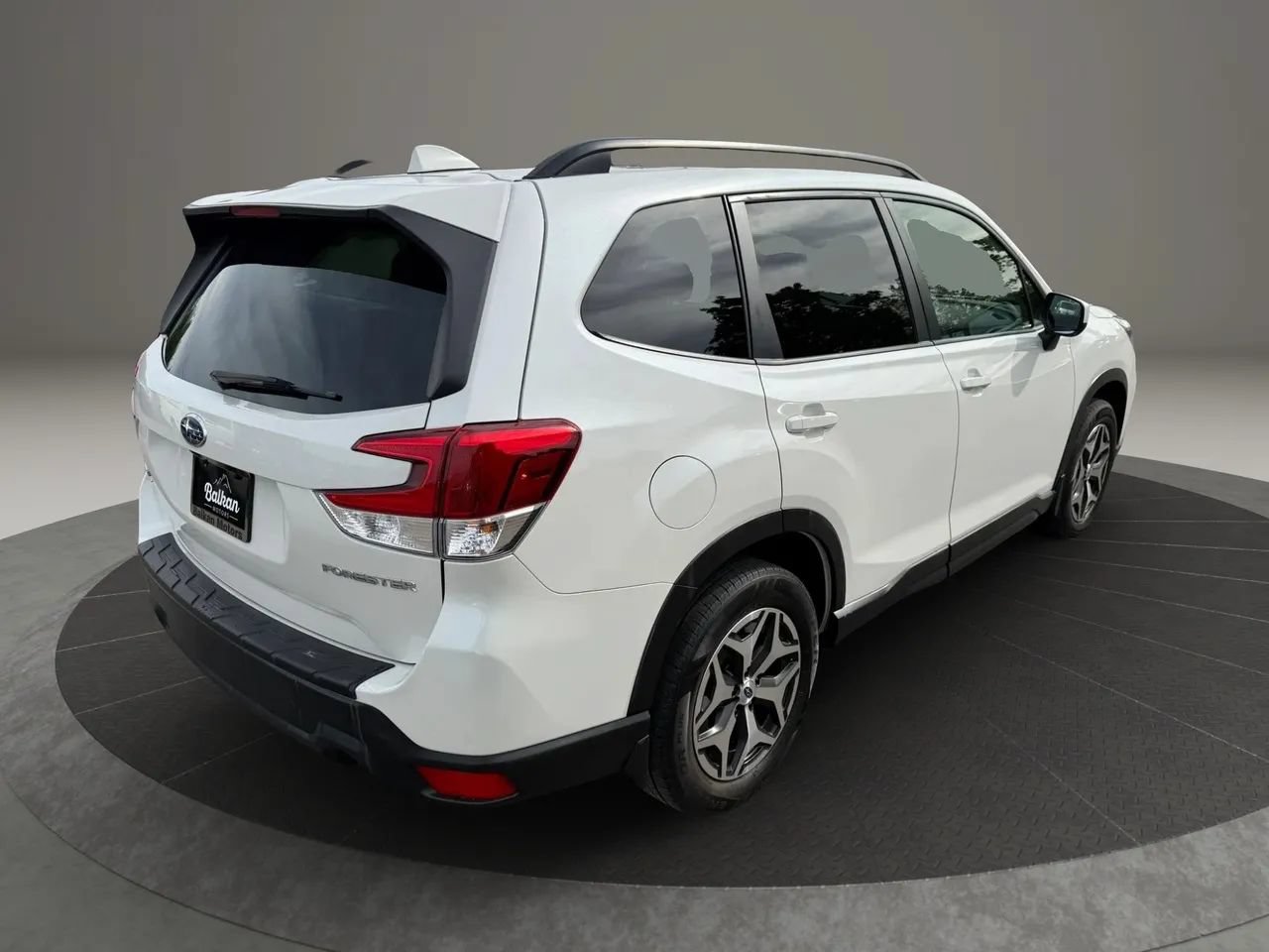 Used 2019 Subaru Forester Premium w/ All-Weather Package AWD/4WD image 4