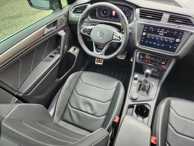 Used 2022 Volkswagen Tiguan SEL R-Line AWD/4WD image 11