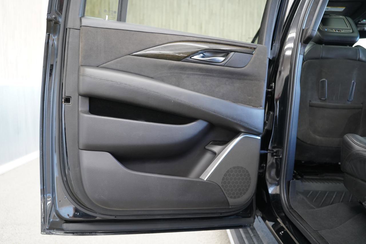 Used 2019 Cadillac Escalade ESV Platinum w/ Escalade Sport Edition image 36