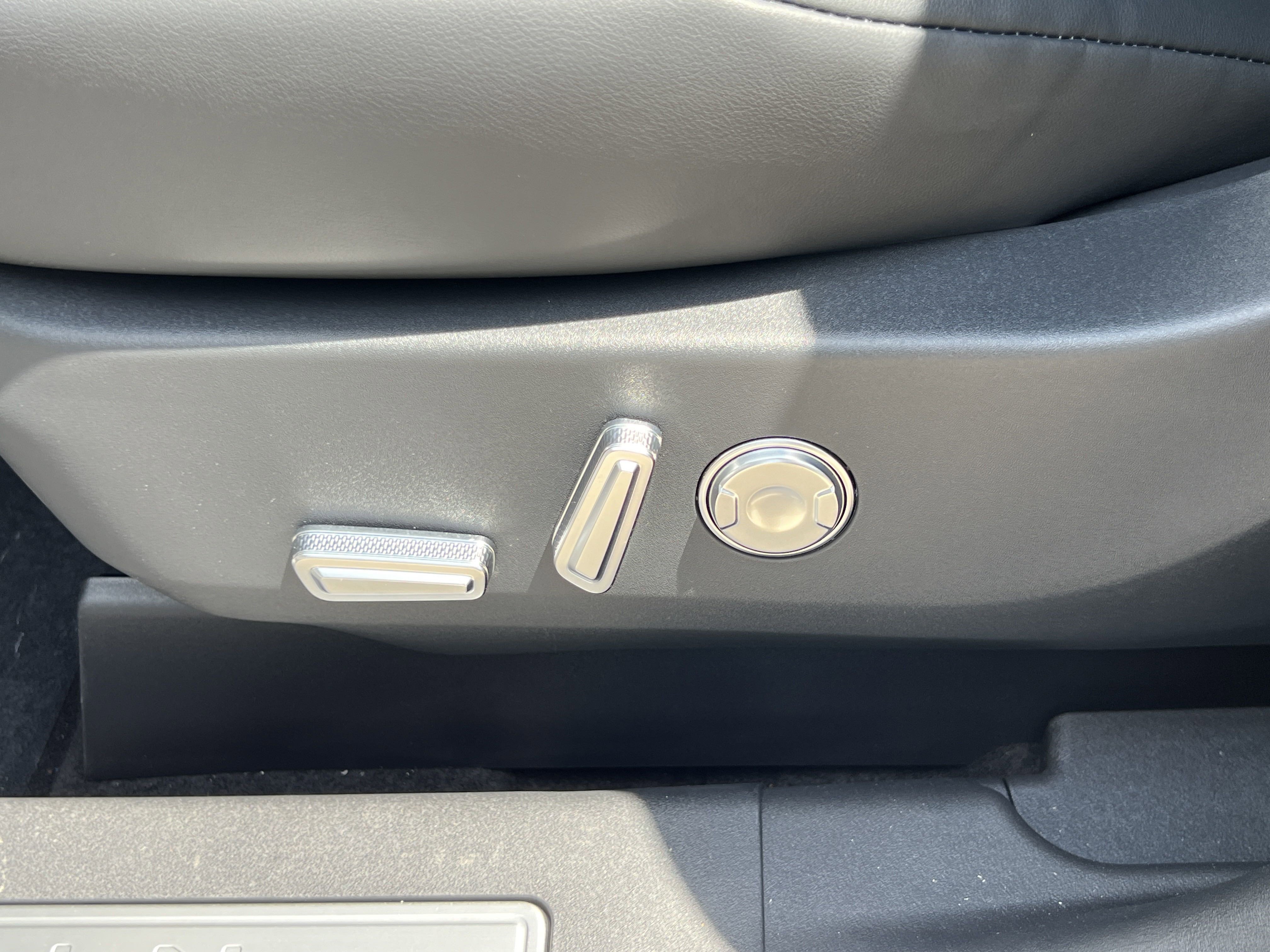 New 2025 Lincoln Nautilus Premier w/ Equipment Group 102A image 25