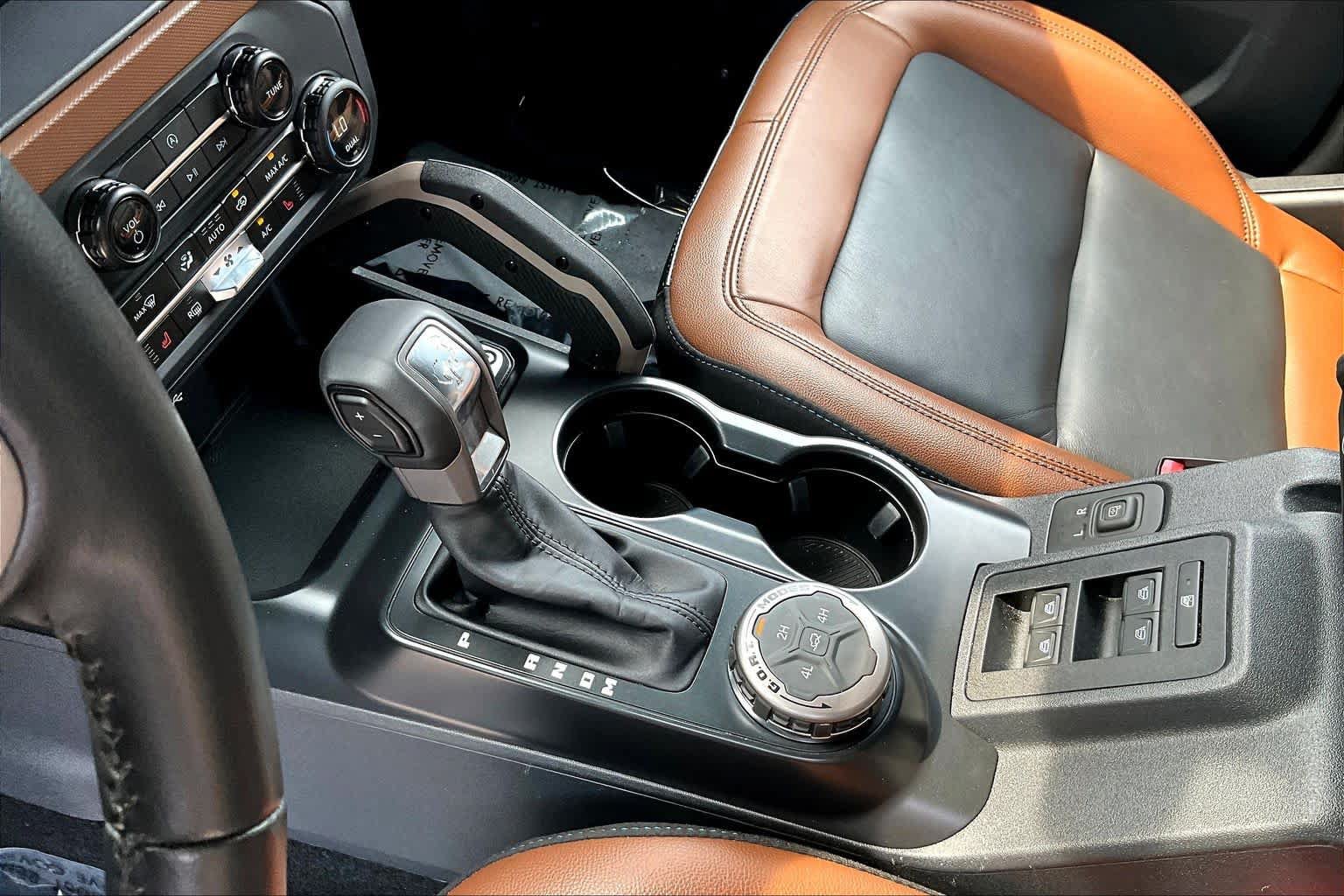 Used 2024 Ford Bronco Outer Banks AWD/4WD image 16
