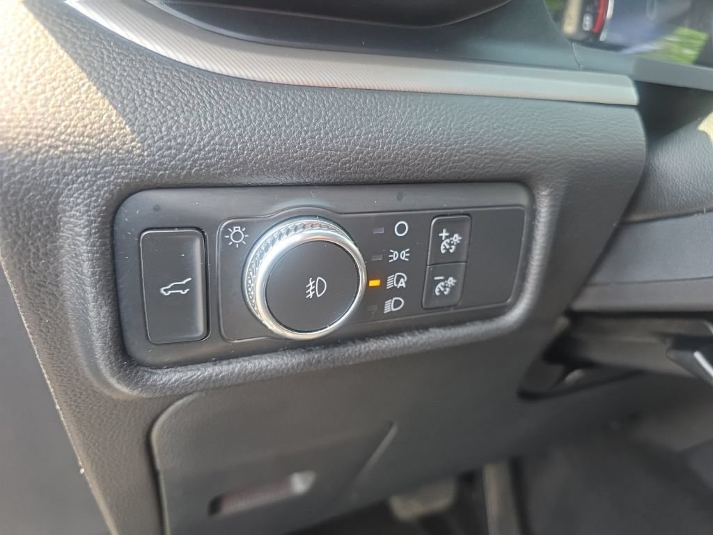 Used 2020 Ford Explorer XLT w/ Equipment Group 202A AWD/4WD image 17
