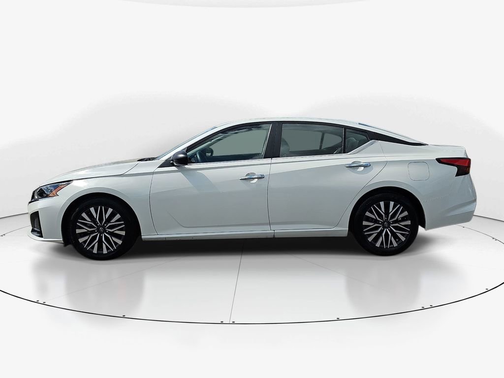 Used 2025 Nissan Altima 2.5 SV image 9
