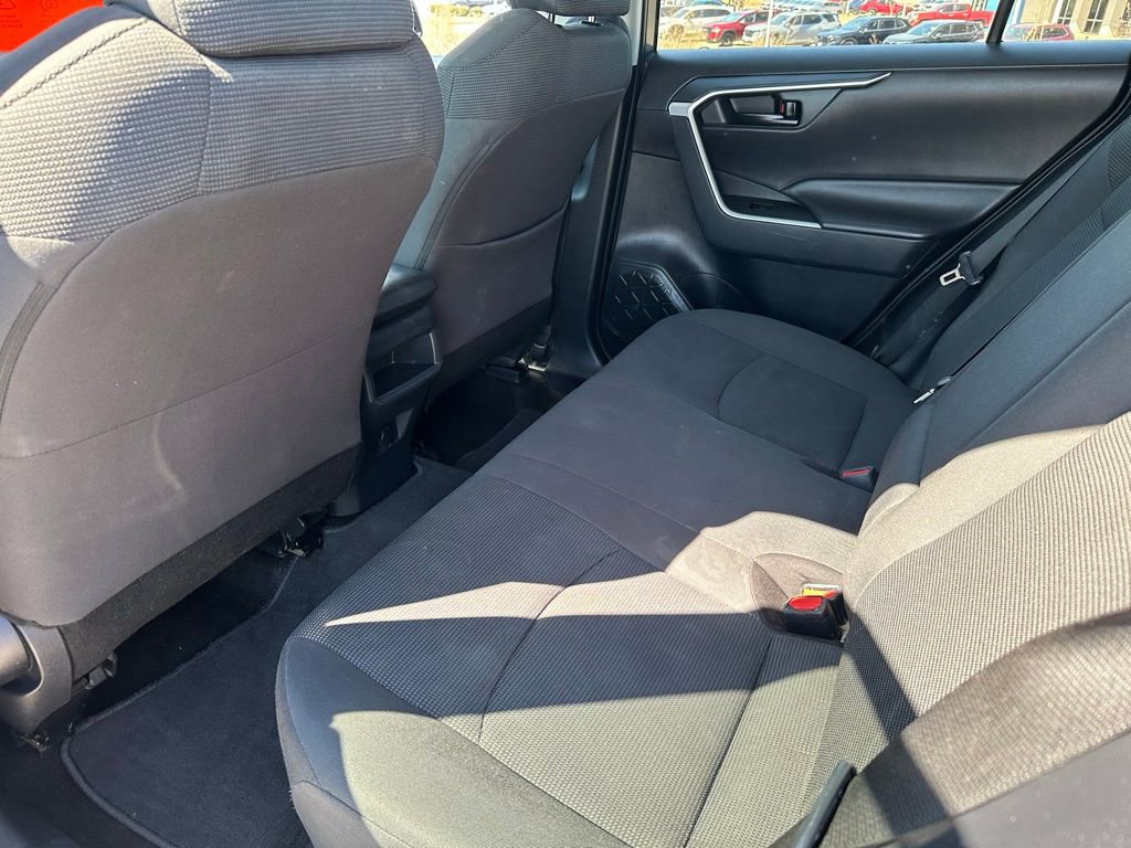 Used 2020 Toyota RAV4 LE image 17