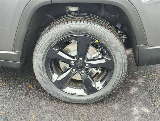 New 2025 Jeep Grand Cherokee L Limited w/ Black Appearance Package image 5