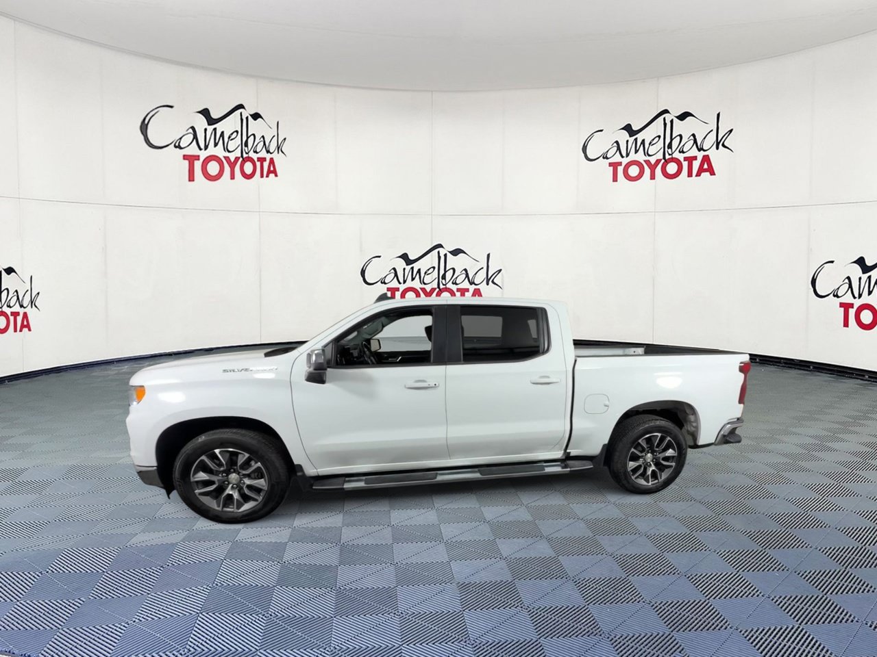 Used 2022 Chevrolet Silverado 1500 LT RWD image 8