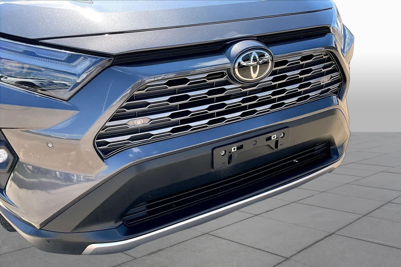 Used 2023 Toyota RAV4 Limited FWD image 30