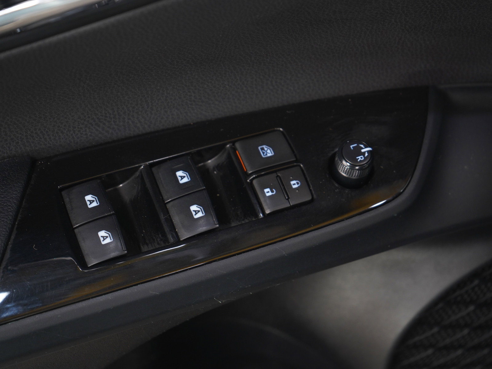 Used 2017 Toyota Prius Prime Premium image 20