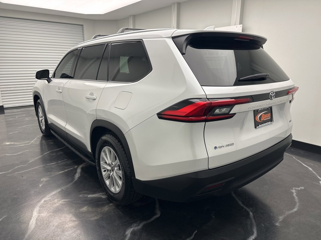 Used 2024 Toyota Grand Highlander XLE image 4