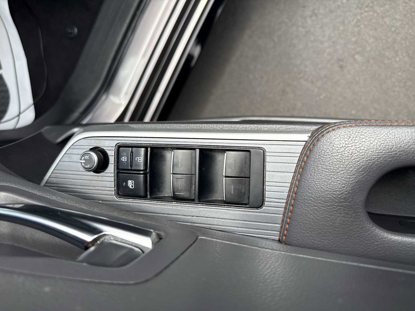 Used 2022 Toyota Sienna XSE FWD image 14
